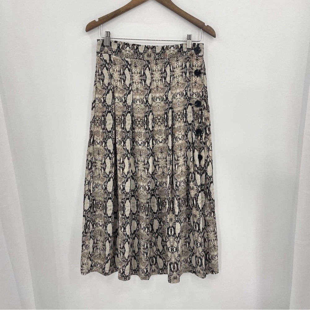 HYFVE Midi Length Snake Print Skirt
Size Large Buttons Elastic Waist